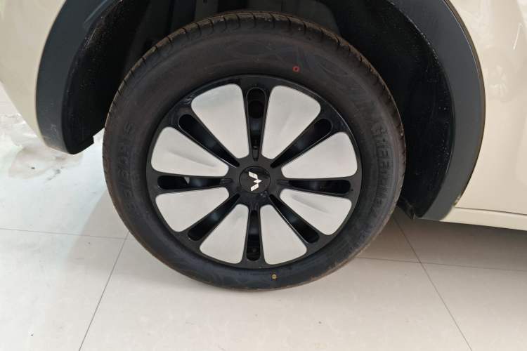 Used Wuling Bingo 2025 333 km Lingxi Deluxe Edition Right Rear Wheel Hub