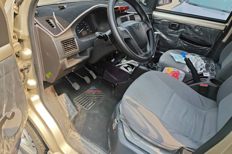 Used Wuling Rongguang 2019 1.5L Extended Basic Version Driver Seat