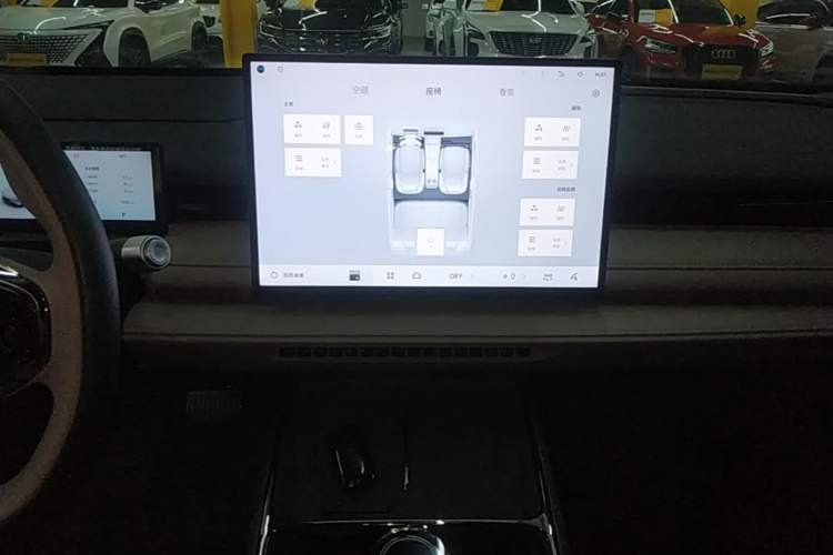 Used Geely Galaxy 8 2025 130km EM-P Starship Edition Audio And AC Panel