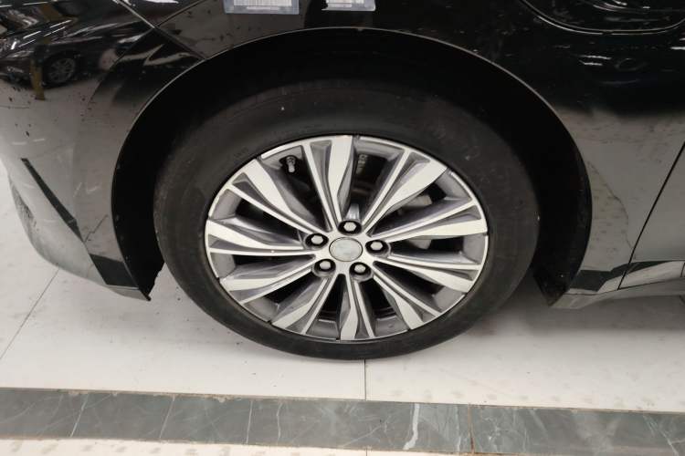 Used Hongqi E-QM5 2022 431 km Charge & Enjoy Edition