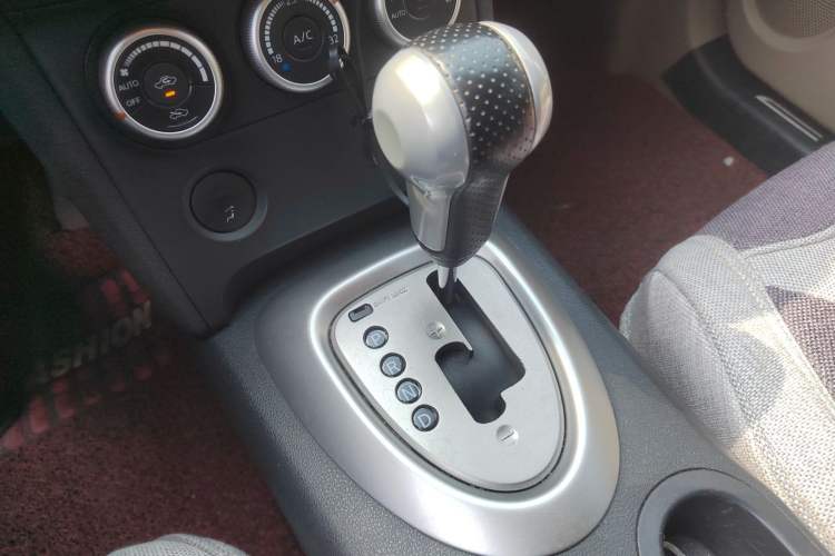 Used Nissan Qashqai 2011 2.0 XV Lea CVT 2WD Gear Lever