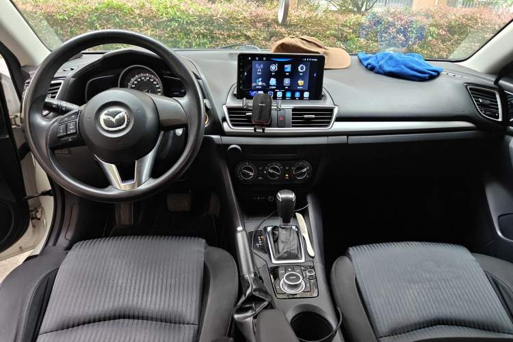 Used Mazda 3 Axela 2016 Sedan 1.5L Automatic Comfort Model