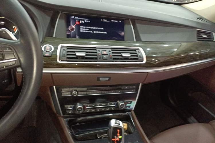 Used BMW 5 Series GT 2014 535i Luxury Edition