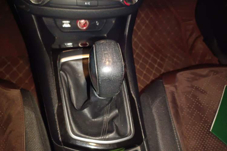 Used Peugeot 408 2014 1.8L Manual Leading Edition Gear Lever
