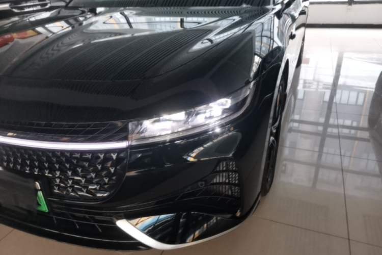 Used VOYAH PASSION 2024 PHEV Four-Wheel Drive Ultra-Long Range Flagship Model
