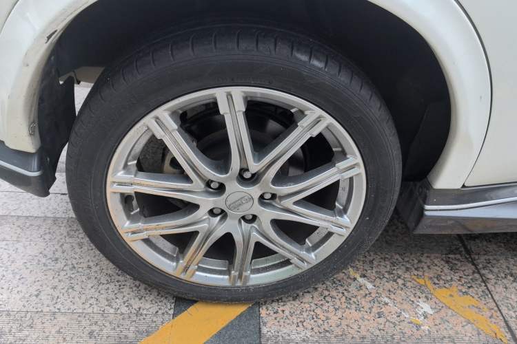 Used Infiniti ESQ 2014 1.6L Spontaneous Edition Right Rear Wheel Hub