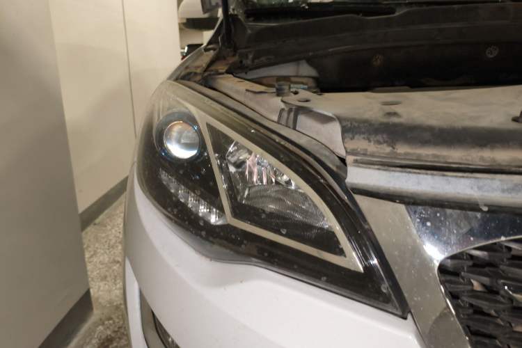 Used Zotye Domy X5 2017 Upgraded Model 1.5T CVT ZhiXian Edition Right Front Headlight