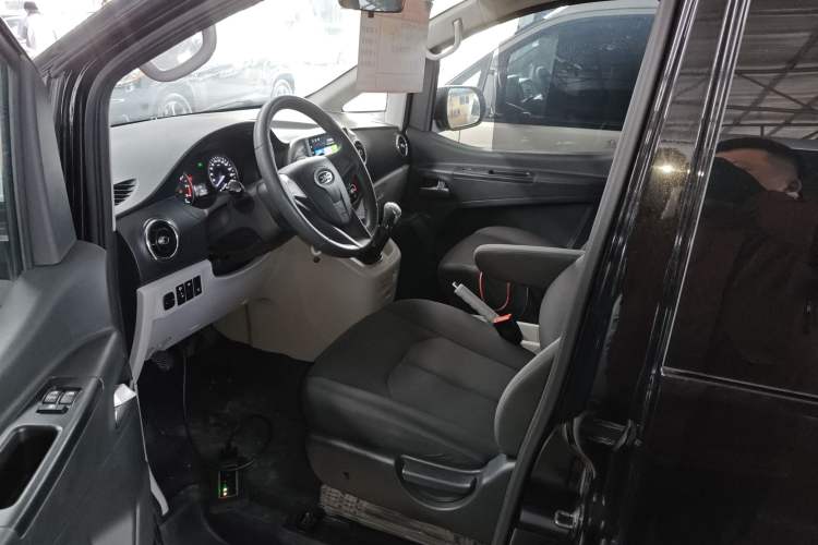 Used JAC Refine M3 2025 PLUS 1.8L Manual Classic Edition 7 Seats