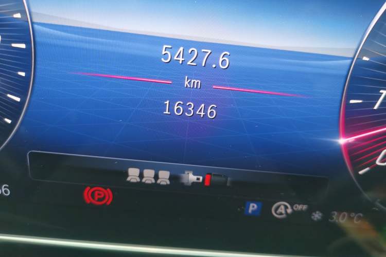 Used Mercedes-Benz S-Class 2024 S 400 L Business Model Odometer Close Up