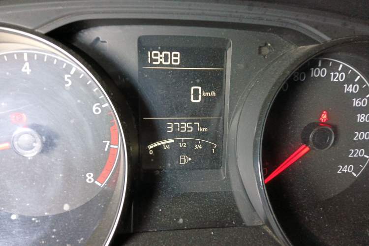 Used Volkswagen Gran Lavida 2017 1.6L Manual Fashion Edition Odometer Close Up