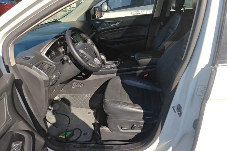 Used Ford Edge 2016 EcoBoost 245 Four-Wheel Drive Titanium Edition 7-Seater
