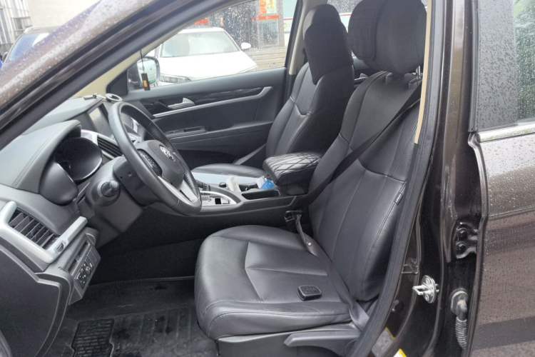 Used Dongfeng Aeolus AX7 2015 2.0L Automatic Zhiyi Trim
