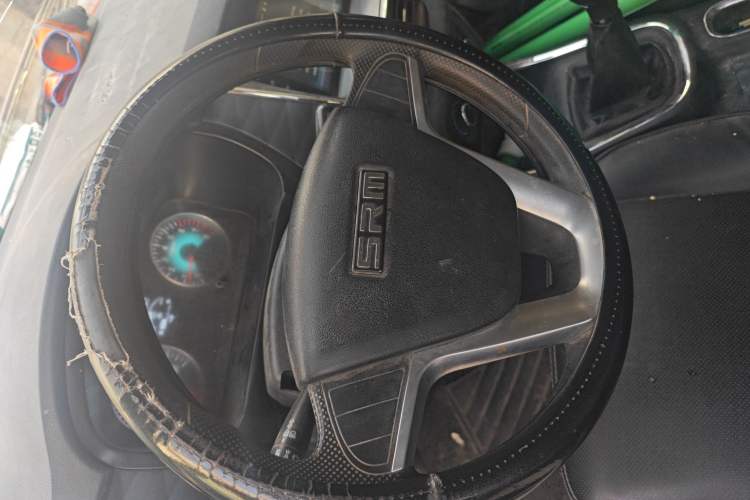 Used Jinbei Gold Hiace 2023 2.0L Passenger Van Engineering Lion 5/6/7 Seats Steering Wheel