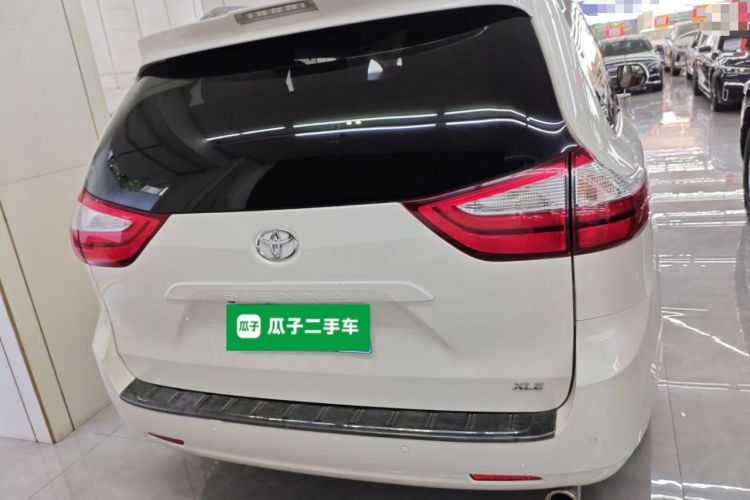 Used Toyota Sienna 2018 3.5L Two-Wheel Drive XLE 7-Seater U.S. Specification