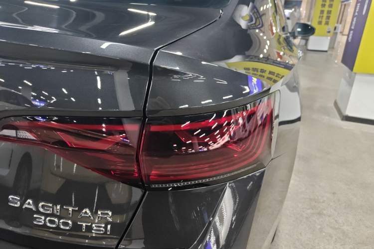 Used Volkswagen Sagitar 2025 300TSI DSG Excellence Edition Right Rear Taillight