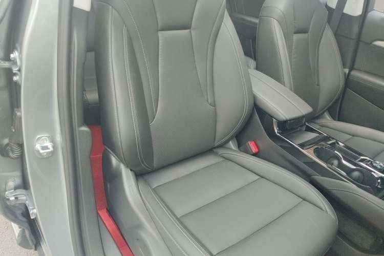 Used Buick Envision 2025 25T Entry-Grade Platinum Edition Right Front Seat