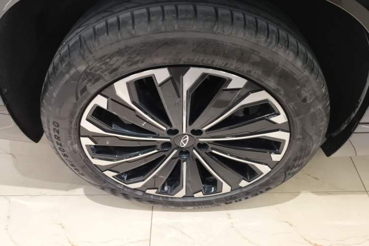 Used Chery Tiggo 9 2025 2.0T Dual-Clutch Two-Wheel Drive Black Samurai Edition 5 Seats