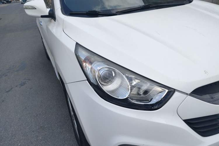 Used Hyundai ix35 2010 2.0L Automatic Two-Wheel Drive Elite Edition GLS Right Front Headlight