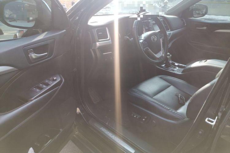 Used Toyota Highlander 2018 2.0T Four-Wheel Drive Luxury Edition 7 Seats China V Emission Standard
