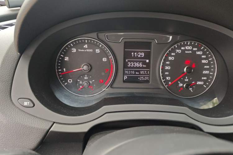 Used Audi Q3 2018 30th Anniversary Edition 30 TFSI Fashion Model Odometer Close Up