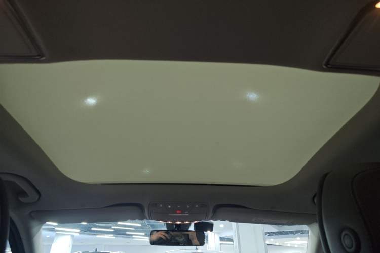 Used Mercedes-Benz E-Class New Energy 2022 Second Facelift E 350 e L Plug-in Hybrid Sedan Headliner