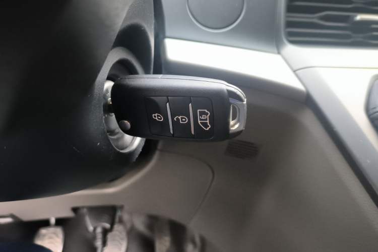 Used Ford Transit 2023 2.0T Gasoline Manual Multifunction Commercial Vehicle Short Wheelbase Low Roof 5/6 Seats
