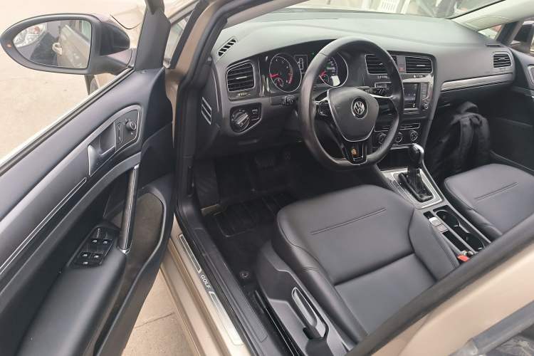 Used Volkswagen Golf 2016 1.6L Automatic Comfort Model Driver Seat