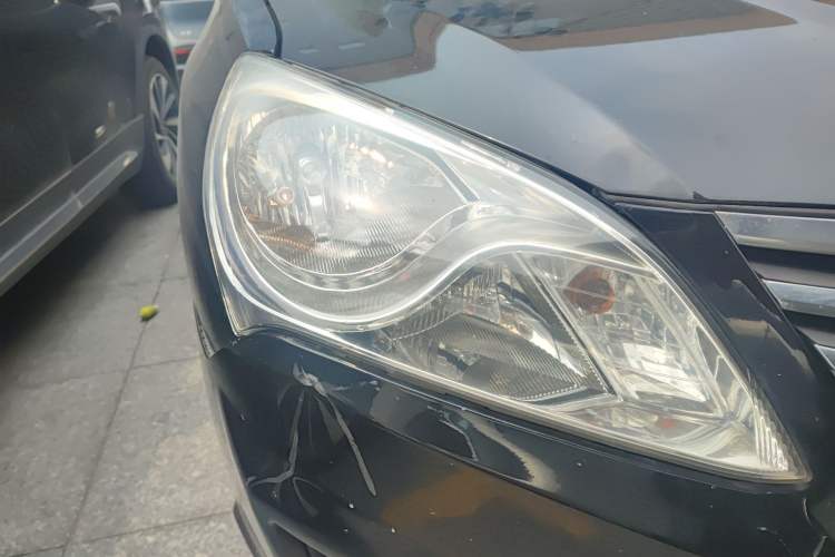 Used Hyundai Celesta 2011 1.6L Automatic Comfort Edition Right Front Headlight