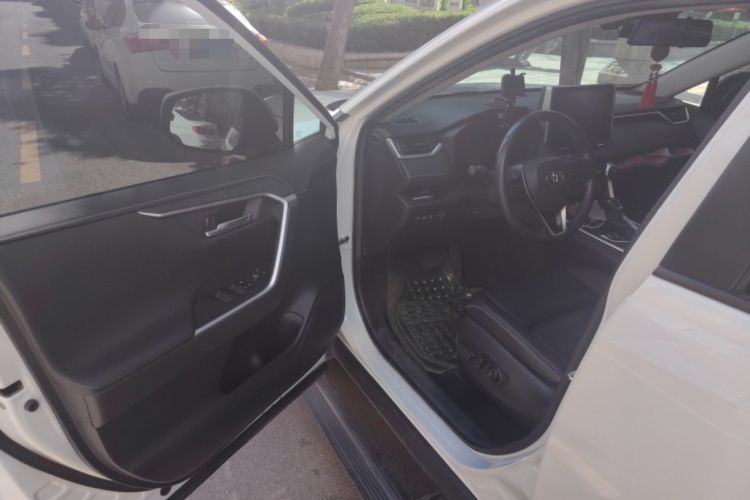 Used Toyota RAV4 2020 Dual-Engine 2.5L E-CVT 4x4 Elite PLUS Edition Driver Seat