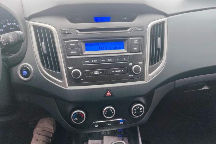 Used Hyundai ix25 2015 1.6L Automatic Two-Wheel Drive Smart GLS Trim Audio And AC Panel