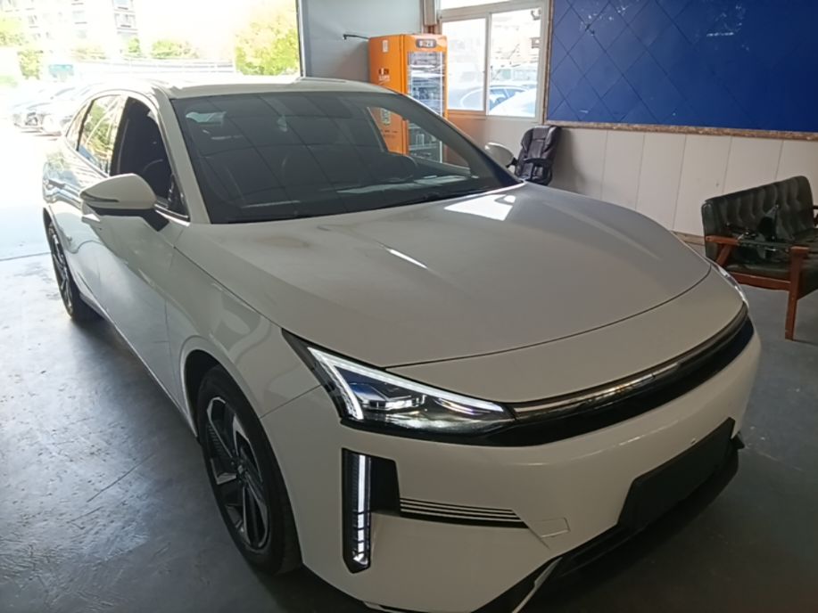 Geely Galaxy L6 2024 60km PLUS Dragon Edition — снимка 3