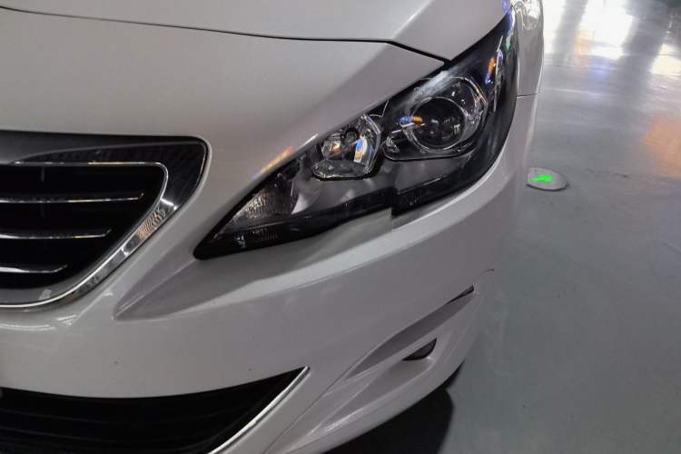 Used Peugeot 408 2014 1.8L Automatic Luxury Edition Left Front Headlight