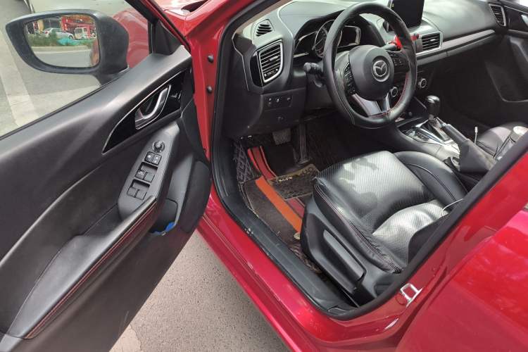 Used Mazda 3 Axela 2014 Sedan 2.0L Automatic Sport Model
