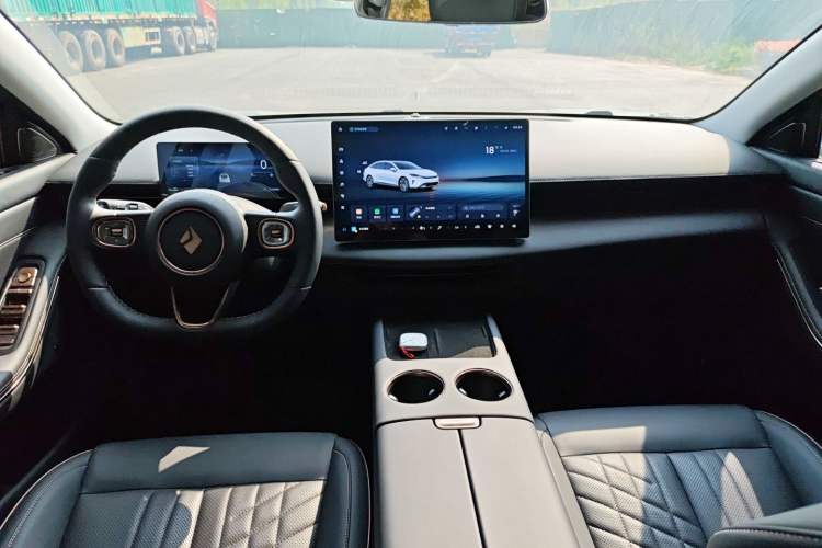 Used Baojun Enjoy 2025 Plug-in Hybrid 140km Luxury Edition Center Console