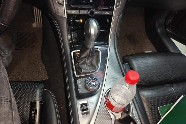 Used Infiniti Q50L 2015 2.0T Sport Edition Gear Lever