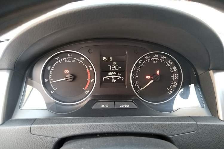 Used Skoda Rapid Spaceback 2014 1.6L Manual Enjoyment Edition
