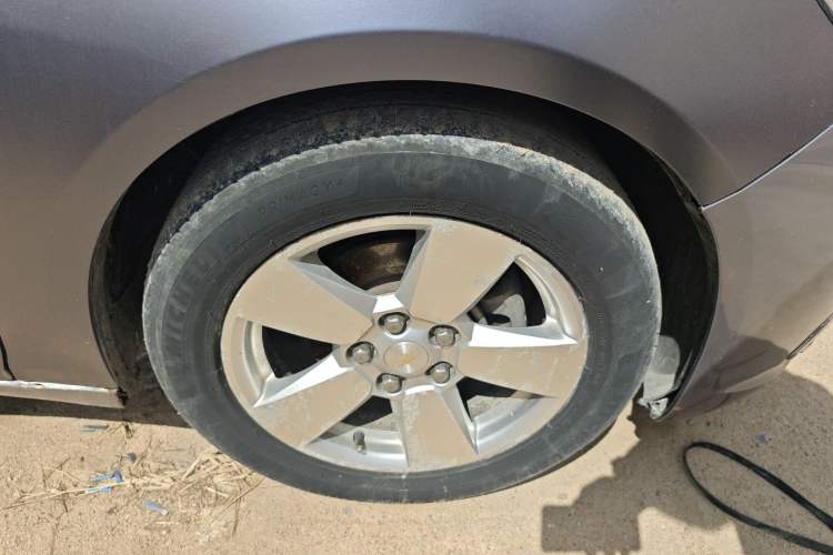 Used Chevrolet Malibu 2012 2.0L Automatic Luxury Edition Right Front Wheel Hub