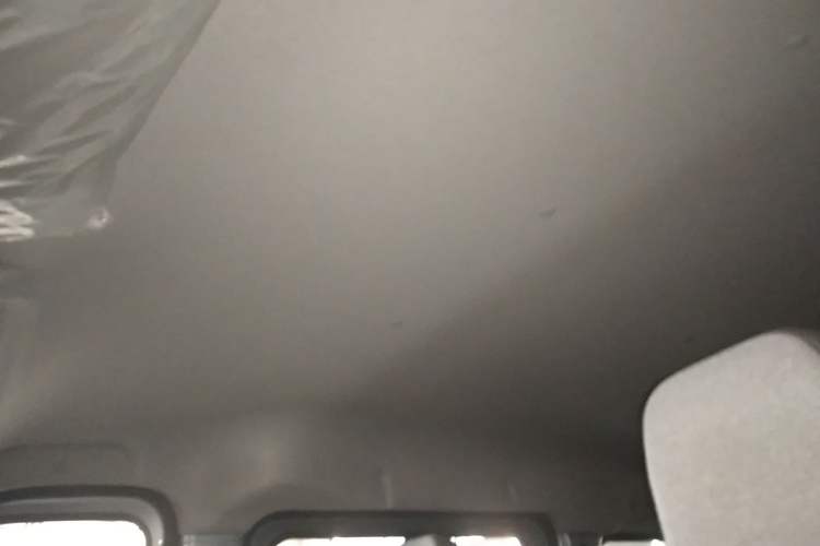 Used Wuling Yangguang 2024 300KM Comfort Version Passenger Van 75kW
