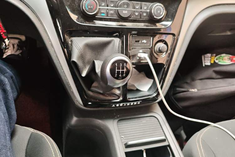 Used JAC Refine M3 2022 PLUS 1.5T 7-Seater Standard Model
