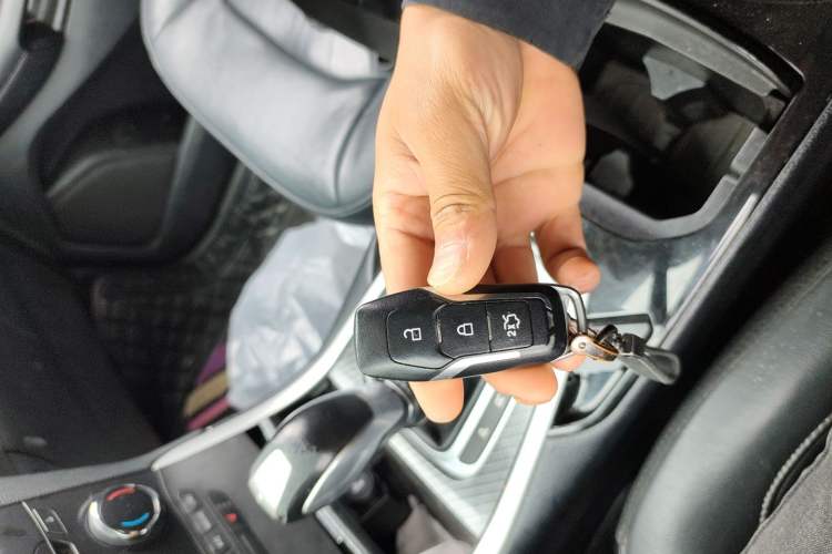 Used Ford Edge 2017 EcoBoost 245 Two-Drive Platinum Edition 5 Seats Vehicle Key