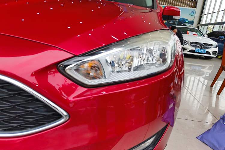 Used Ford Focus 2017 Hatchback EcoBoost 125 Automatic - Ultra-Powerful Style Edition with Smart Drive Features Left Front Headlight