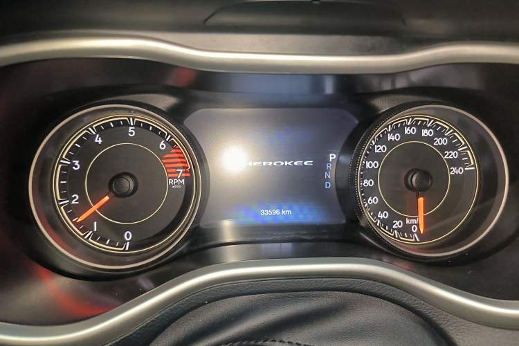 Used Jeep Cherokee 2020 2.0L Two-Wheel Drive Classic Sports Edition