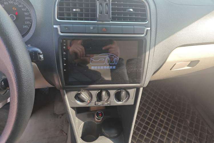 Used Volkswagen Polo 2011 1.4L Manual ZhiShang Edition Audio And AC Panel