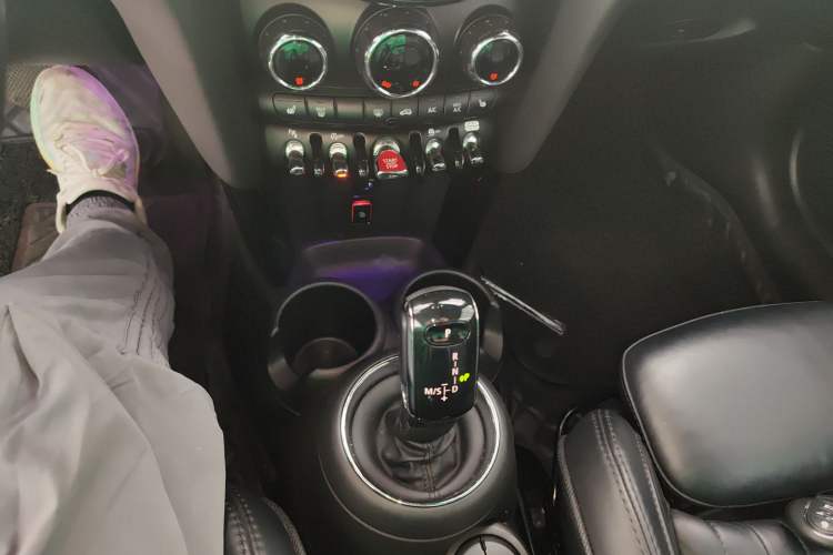 Used MINI MINI 2018 1.5T COOPER CABRIO Artist
