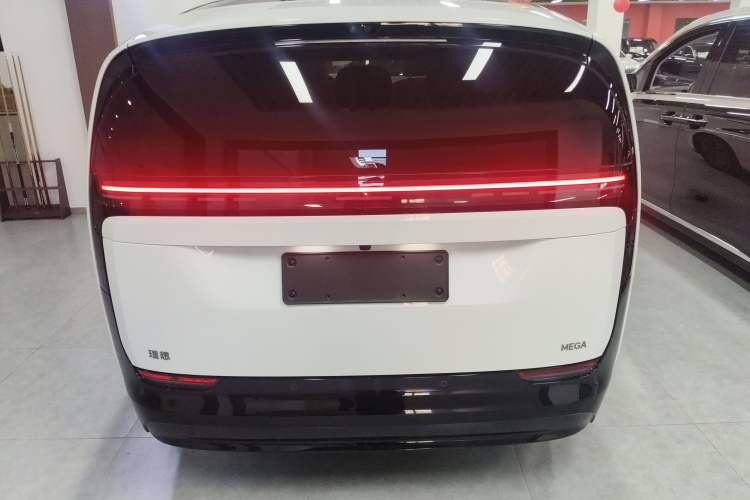 Used Li Auto MEGA 2025 Home Family Special Edition