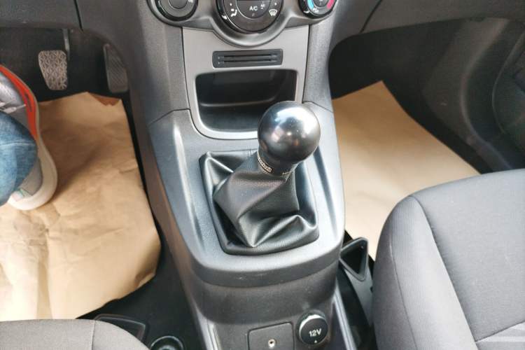 Used Ford Fiesta 2013 Hatchback 1.5L Manual Fashion Edition
