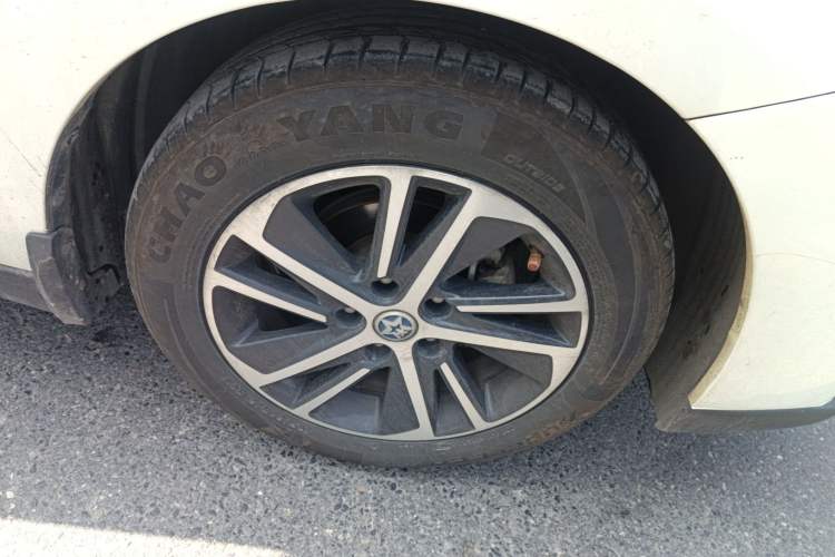 Used Venucia D60 2018 1.6L Manual Smart Connect Elite Edition Right Front Wheel Hub