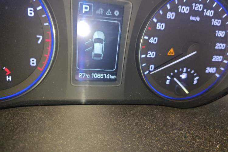 Used Hyundai Mistra 2016 1.8L Automatic Smart GLS Odometer Close Up