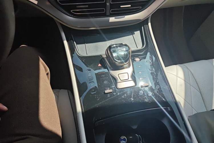 Used Denza D9 2022 DM-i 970 Four-Wheel Drive Flagship Model Gear Lever