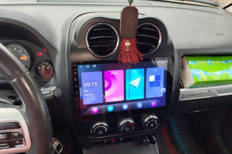 Used Jeep Compass 2013 2.0L two-wheel drive sport version
